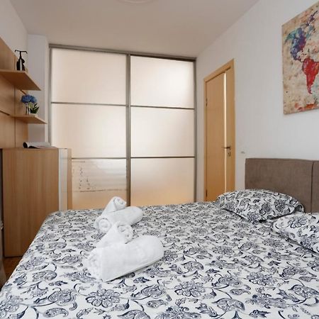 Lovely 2 Bedroom Apartment Near Old Town Bucareste Exterior foto