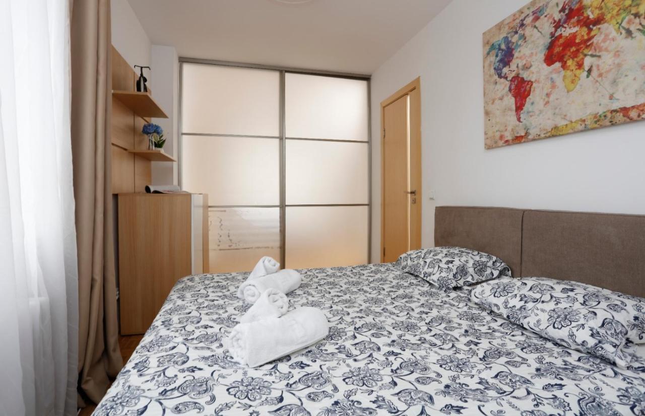 Lovely 2 Bedroom Apartment Near Old Town Bucareste Exterior foto